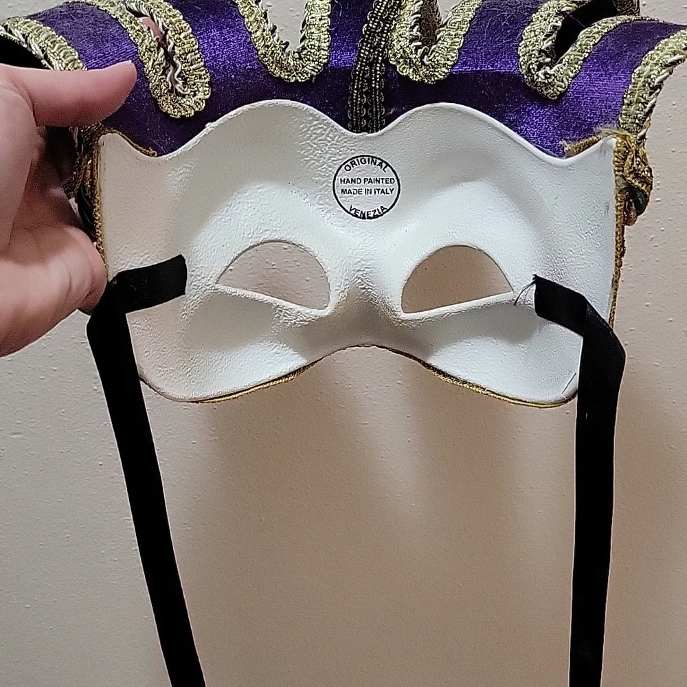 Mask - Picture 4 of 10